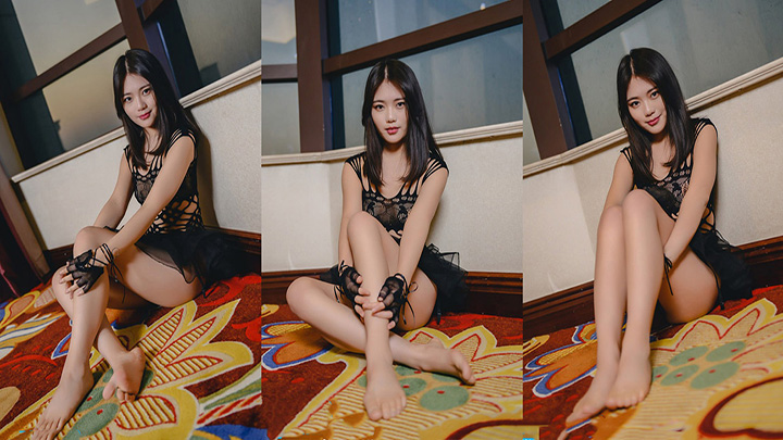 颜值天花板，大尺度，【希希】，酒店私拍全程，粉嫩的鲍鱼在情趣渔网下显露，很劲爆的一期